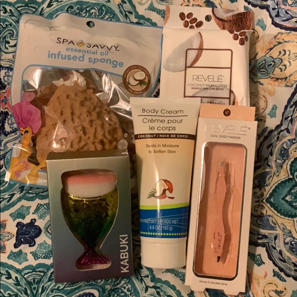 Bundle of luxury items. Make-up remover, etc